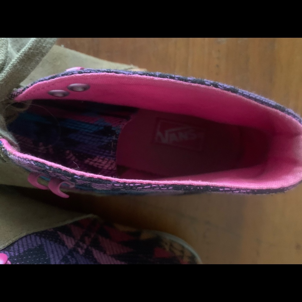 Vans - Picture 7 of 11